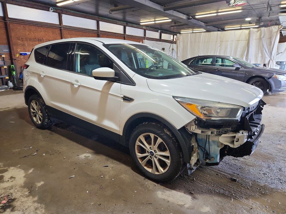 Продажа на аукционе авто 2017 Ford Escape, vin: 1FMCU9GDXHUE52682, номер лота: 64553166