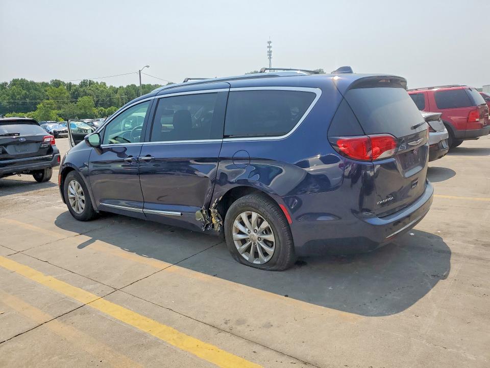 64110846 :رقم المزاد ، 2C4RC1BG3JR246563 vin ، 2018 Chrysler Pacifica مزاد بيع