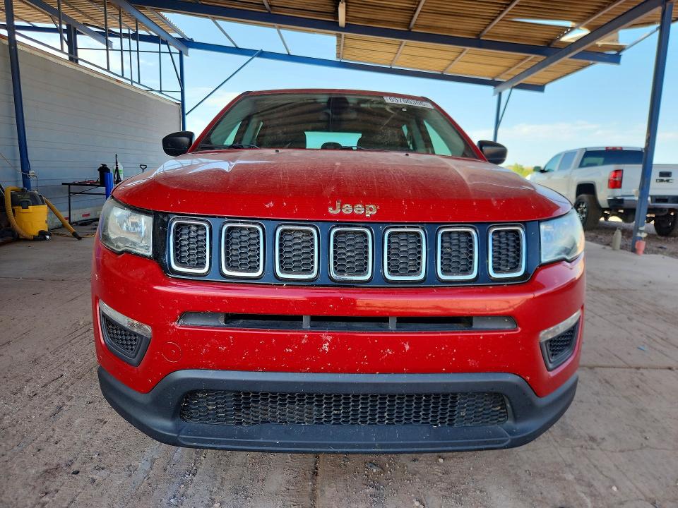 63700306 :رقم المزاد ، 3C4NJCAB2JT368950 vin ، 2018 Jeep Compass مزاد بيع