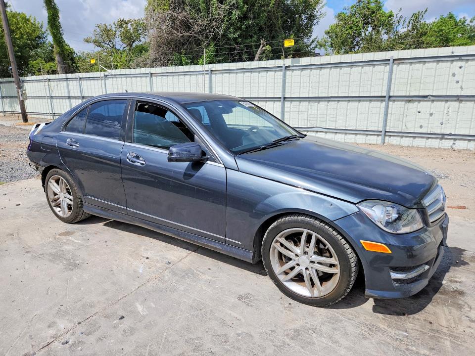 Продажа на аукционе авто 2014 Mercedes-benz C, vin: WDDGF4HB8EG237608, номер лота: 64930866