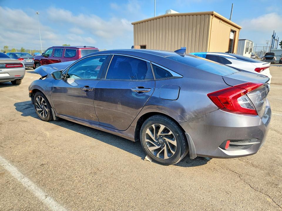 Aukcja sprzedaży 2017 Honda Civic, vin: 2HGFC2F70HH564211, numer aukcji: 66901686