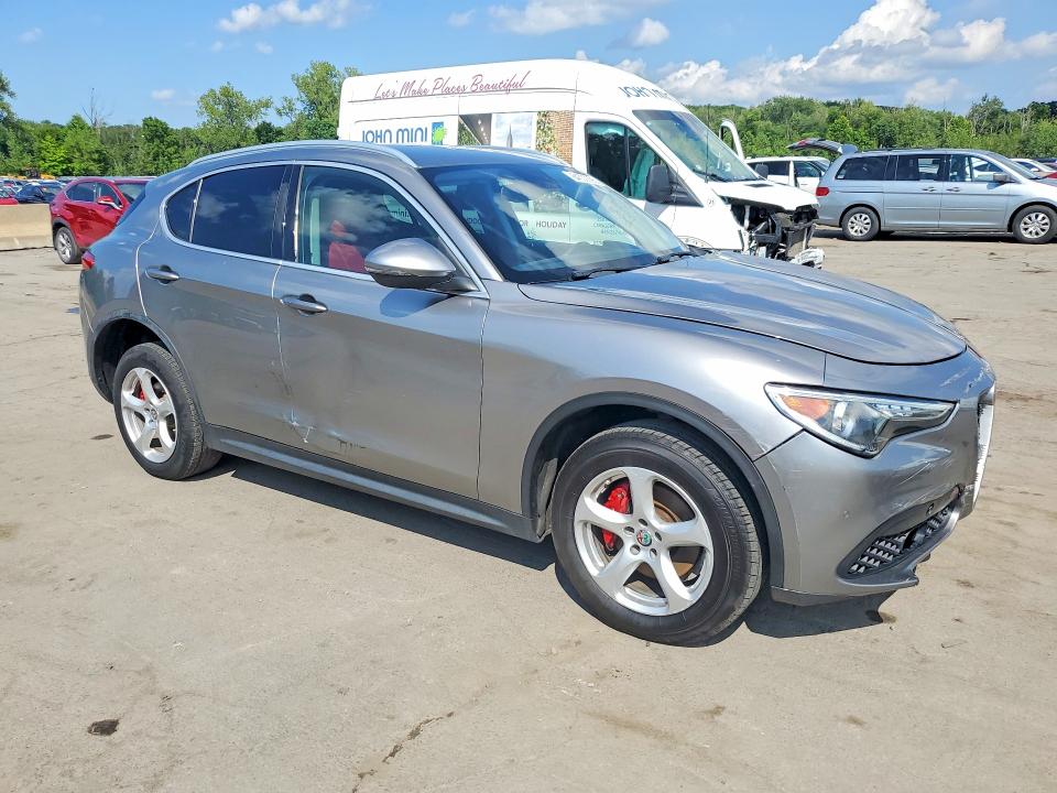 64332996 :رقم المزاد ، ZASFAKAN1J7B83521 vin ، 2018 Alfa Romeo Stelvio مزاد بيع
