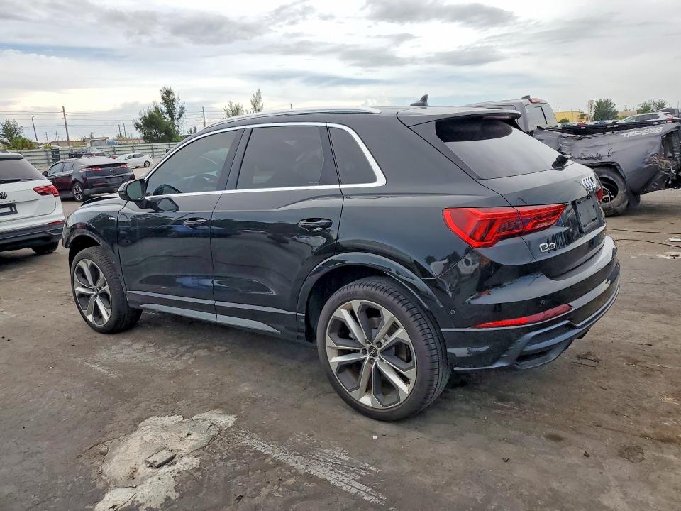 63221946 :رقم المزاد ، WA1EECF38M1048737 vin ، 2021 Audi Q3 مزاد بيع