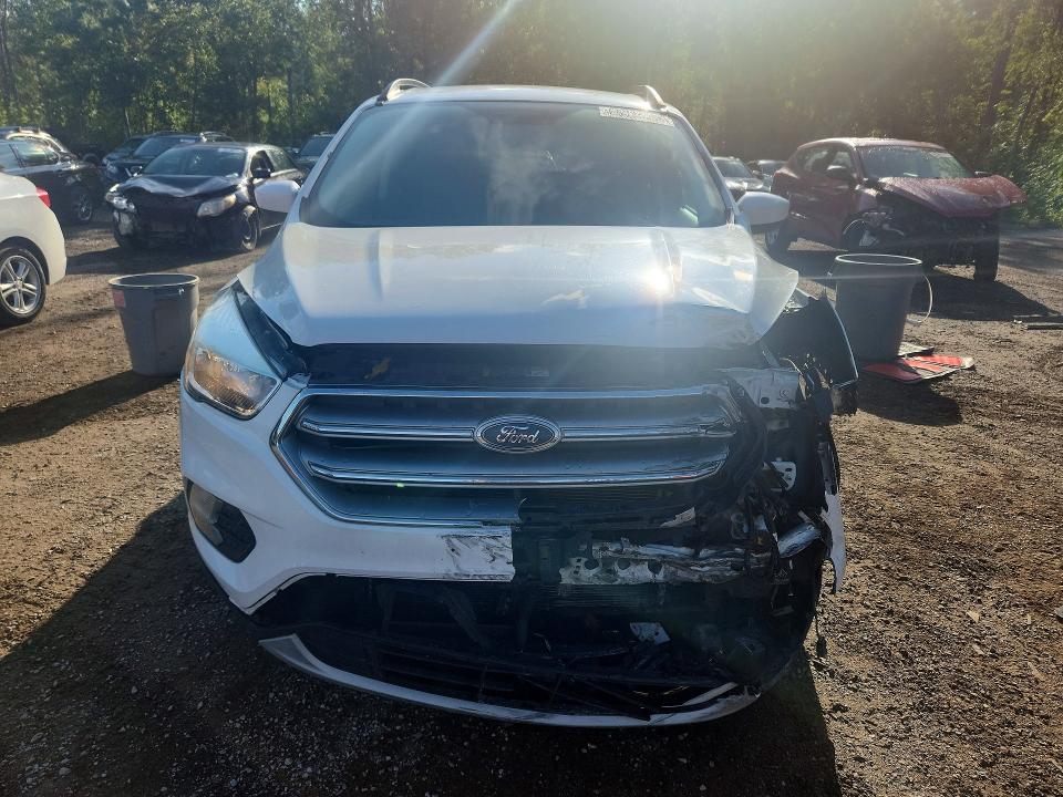 Продажа на аукционе авто 2017 Ford Escape, vin: 1FMCU0GD9HUC82648, номер лота: 65335536