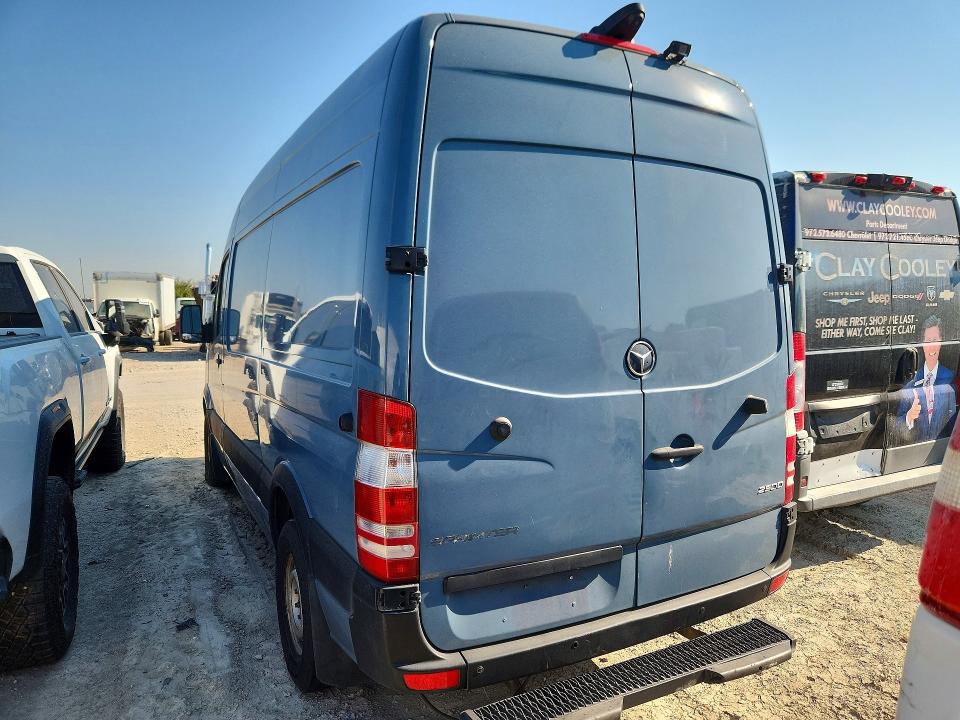 65988726 :رقم المزاد ، WD3PE7CD0JP643510 vin ، 2018 Mercedes-benz Sprinter مزاد بيع