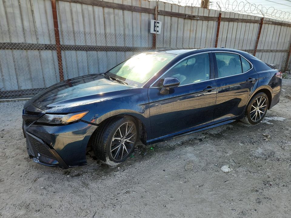 2021 Toyota Camry მანქანა იყიდება აუქციონზე, vin: 4T1G11AK7MU602180, აუქციონის ნომერი: 64231496