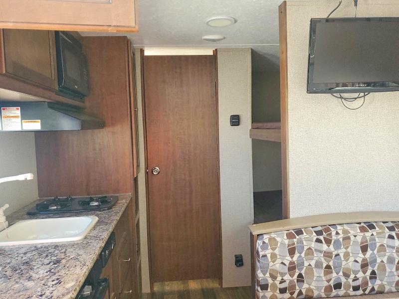 Продажа на аукционе авто 2017 Keystone Hideout, vin: 4YDT17510HW204999, номер лота: 64789286