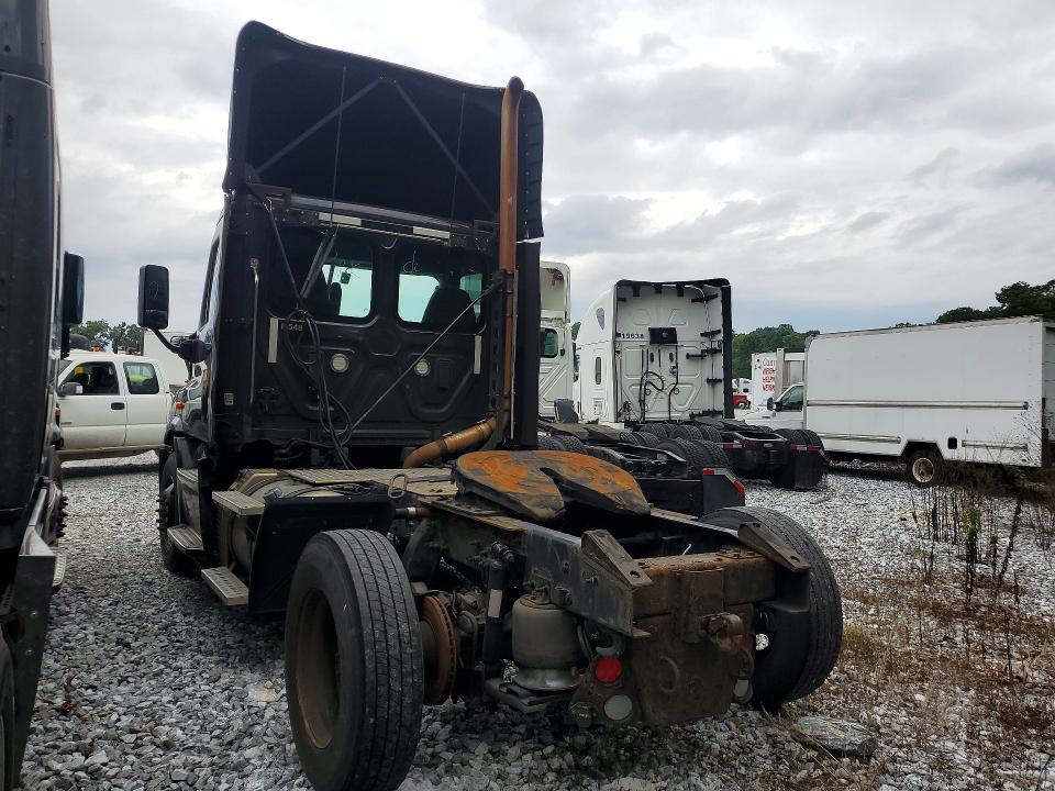 66000546 :رقم المزاد ، 1FUBGBDV2HLHH2247 vin ، 2017 Freightliner Cascadia 113 مزاد بيع