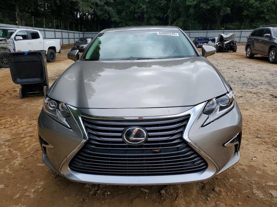 63806346 :رقم المزاد ، 58ABK1GG0HU046030 vin ، 2017 Lexus Es مزاد بيع