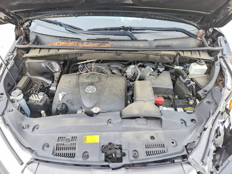 63590206 :رقم المزاد ، 5TDKZRFH1KS561811 vin ، 2019 Toyota Highlander مزاد بيع