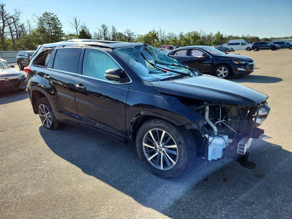 Продаж на аукціоні авто 2017 Toyota Highlander, vin: 5TDJZRFH1HS434139, номер лоту: 65685356