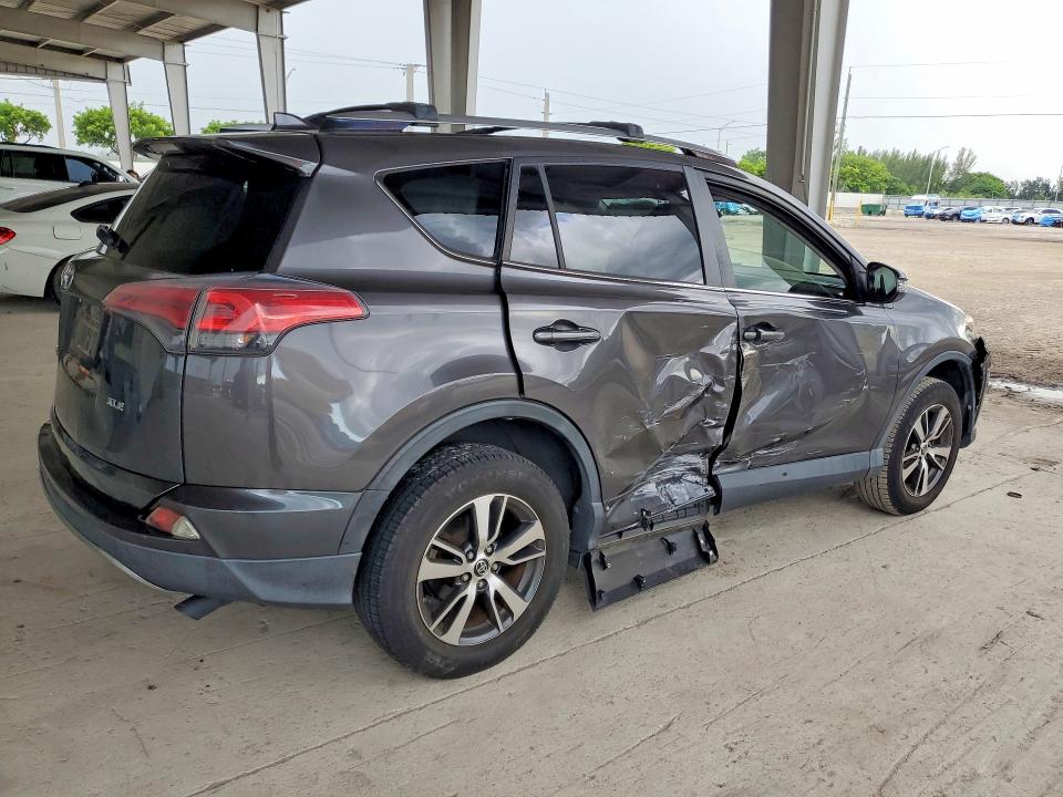 Auction sale of the 2018 Toyota Rav4, vin: JTMWFREV6JJ162681, lot number: 63252246