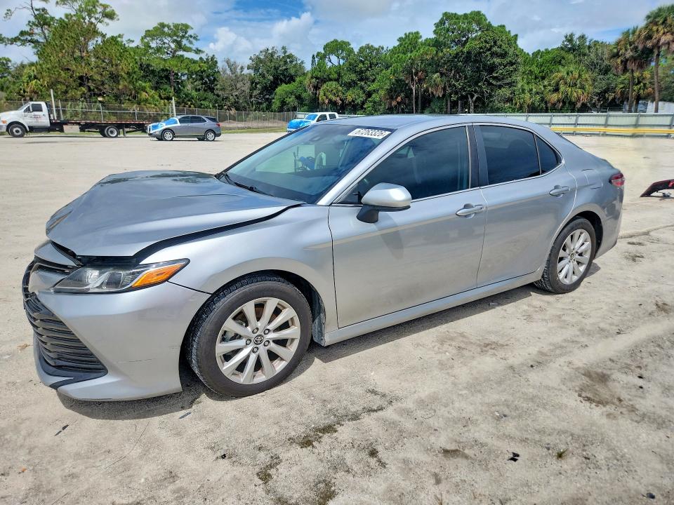 67263326 :رقم المزاد ، 4T1C11AK9LU988677 vin ، 2020 Toyota Camry مزاد بيع