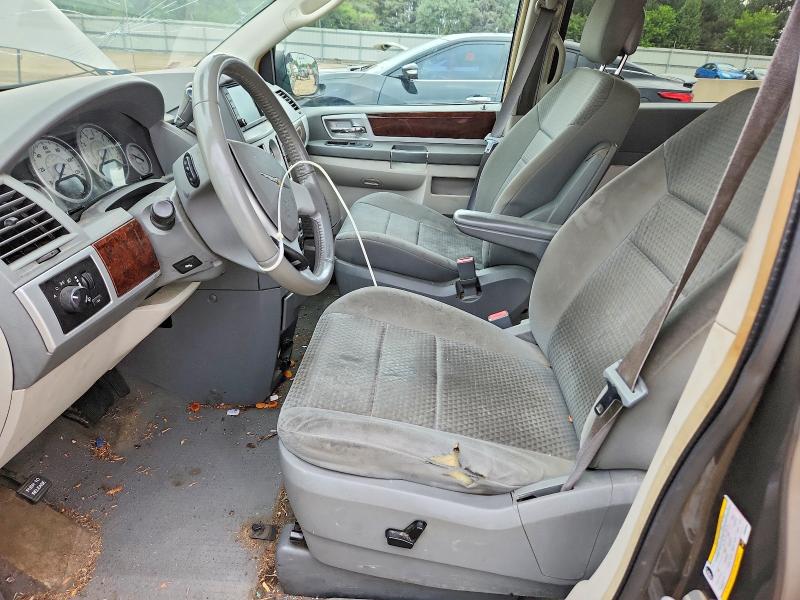 63300556 :رقم المزاد ، 2A4RR5D13AR300355 vin ، 2010 Chrysler Town & Country مزاد بيع
