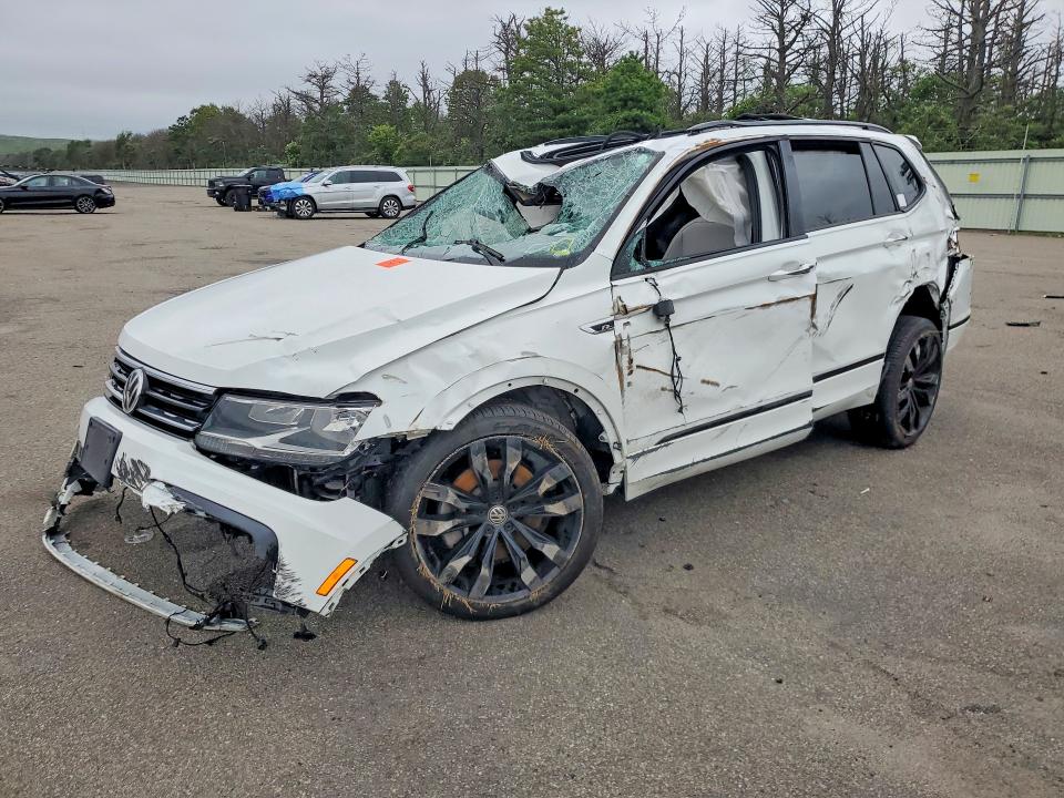 61683786 :رقم المزاد ، 3VV2B7AXXLM113982 vin ، 2020 Volkswagen Tiguan مزاد بيع