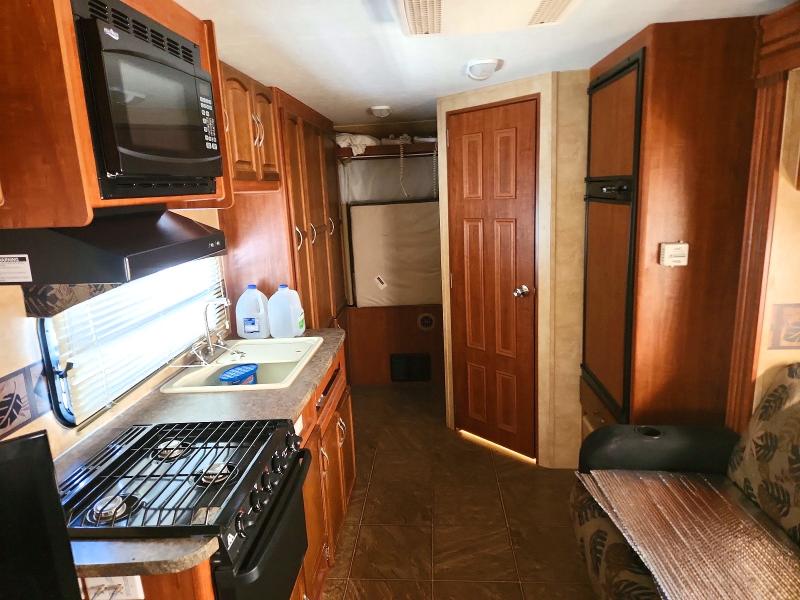 65856916 :رقم المزاد ، 1UJBJHBL7B1JB0144 vin ، 2011 Jayco Jay Feather مزاد بيع