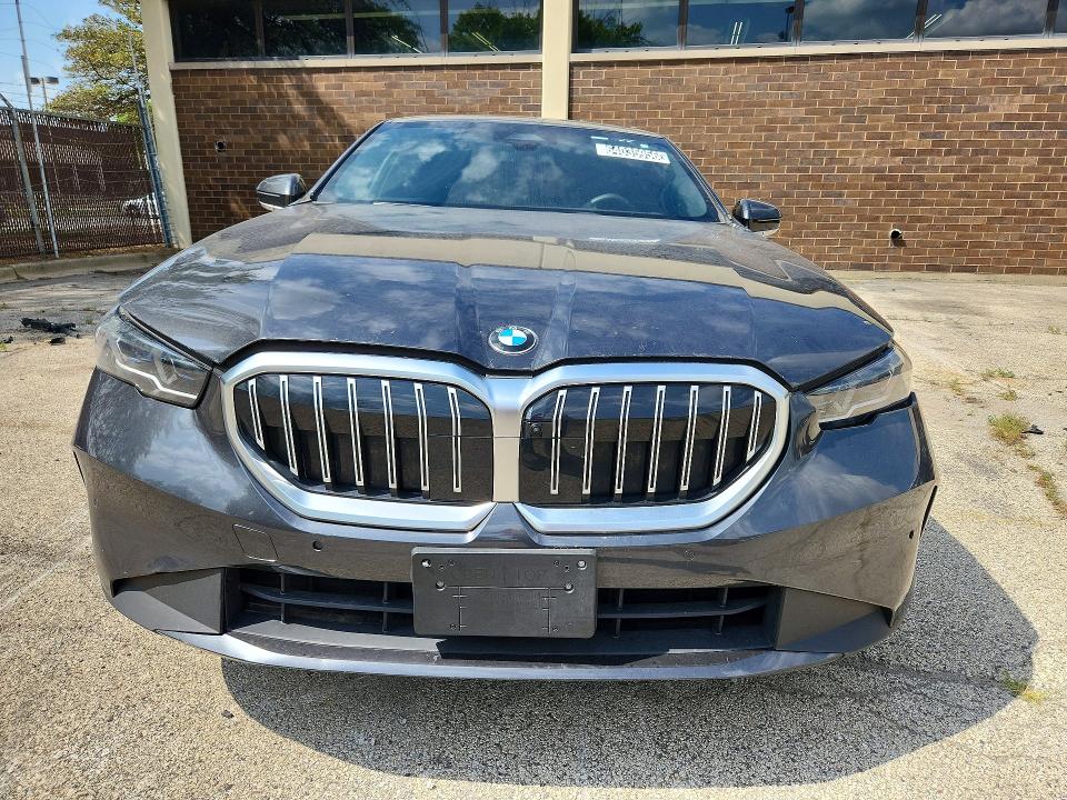 64035956 :رقم المزاد ، WBA53FJ04SCT87763 vin ، 2025 Bmw 530 مزاد بيع
