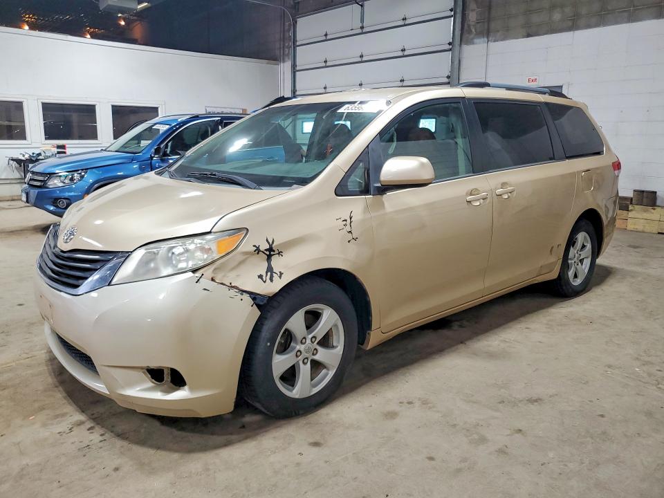 2011 Toyota Sienna მანქანა იყიდება აუქციონზე, vin: 5TDKK3DCXBS062658, აუქციონის ნომერი: 63599696