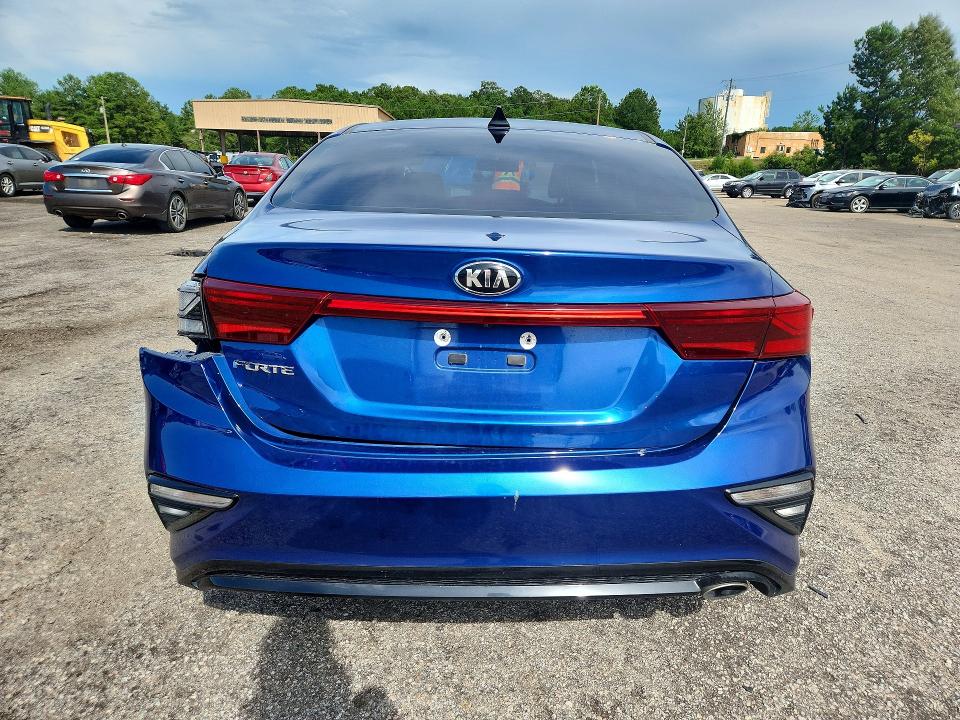 2020 Kia Forte მანქანა იყიდება აუქციონზე, vin: 3KPF24AD1LE213421, აუქციონის ნომერი: 64527746