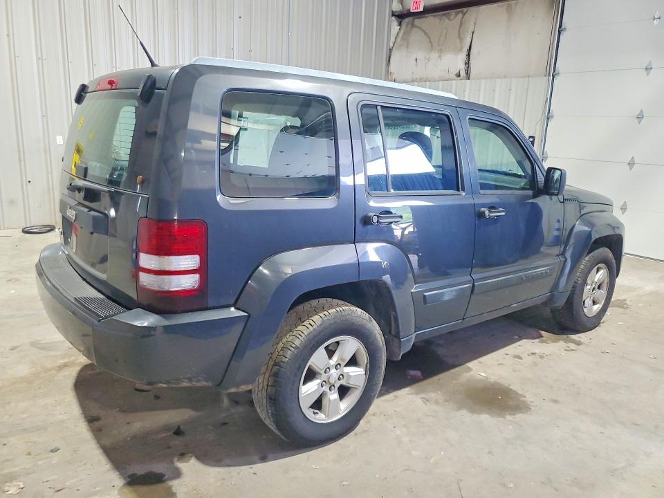 63573036 :رقم المزاد ، 1J4PN2GKXBW565384 vin ، 2011 Jeep Liberty مزاد بيع