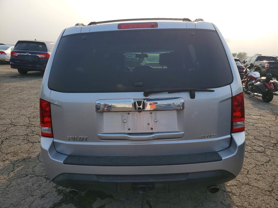 62918026 :رقم المزاد ، 5FNYF4H77FB067215 vin ، 2015 Honda Pilot مزاد بيع