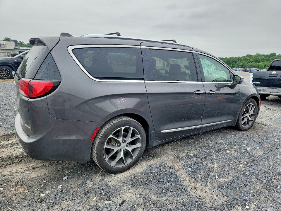 63484216 :رقم المزاد ، 2C4RC1GG8JR323372 vin ، 2018 Chrysler Pacifica مزاد بيع