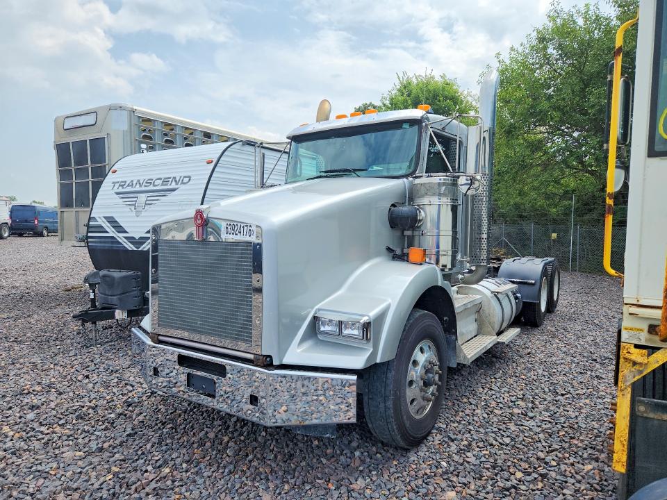 63924176 :رقم المزاد ، 1XKDD49X2FJ458370 vin ، 2015 Kenworth Construction مزاد بيع