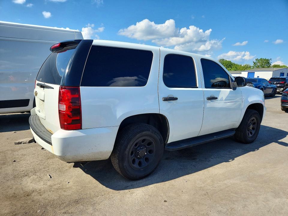 64303576 :رقم المزاد ، 1GNLC2E05BR372187 vin ، 2011 Chevrolet Tahoe مزاد بيع