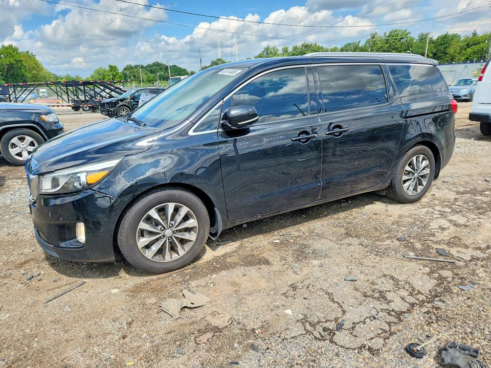 63414486 :رقم المزاد ، KNDMC5C18H6305328 vin ، 2017 Kia Sedona مزاد بيع