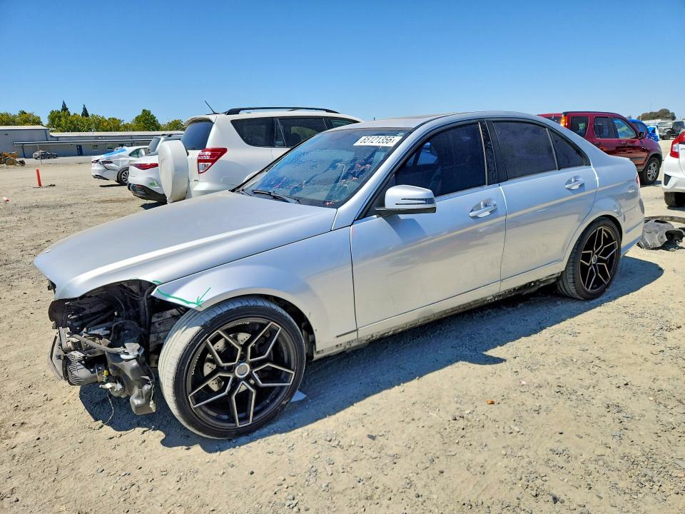 65121356 :رقم المزاد ، WDDGF4HB0ER305520 vin ، 2014 Mercedes-benz C مزاد بيع
