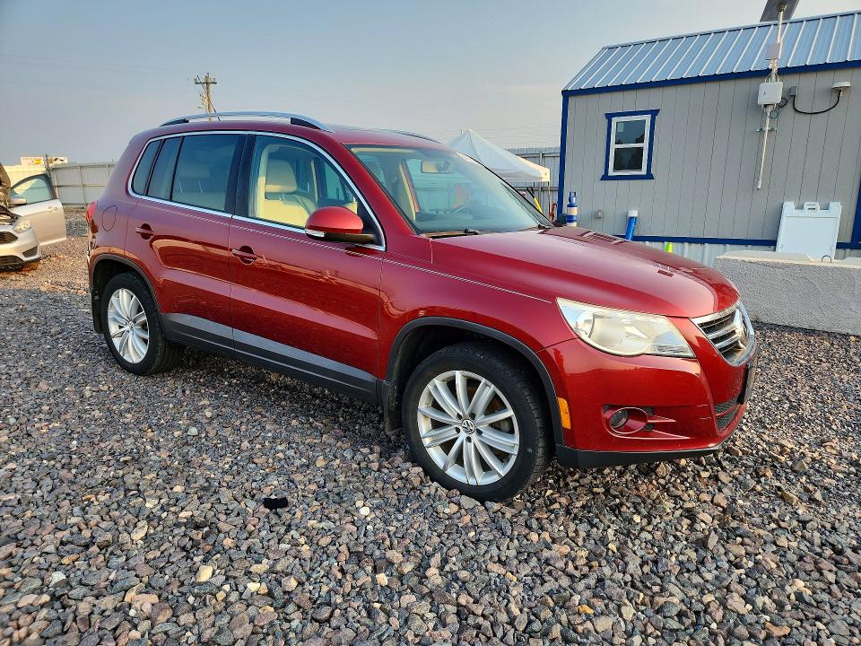 64326396 :رقم المزاد ، WVGBV7AX2BW001063 vin ، 2011 Volkswagen Tiguan مزاد بيع