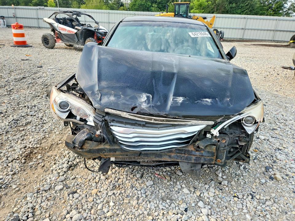64218646 :رقم المزاد ، 1C3CCBBGXDN747354 vin ، 2013 Chrysler 200 مزاد بيع