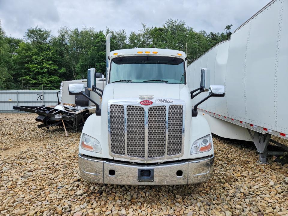 Продажа на аукционе авто 2017 Peterbilt 579, vin: 1XPBDP9X2HD359729, номер лота: 63649656