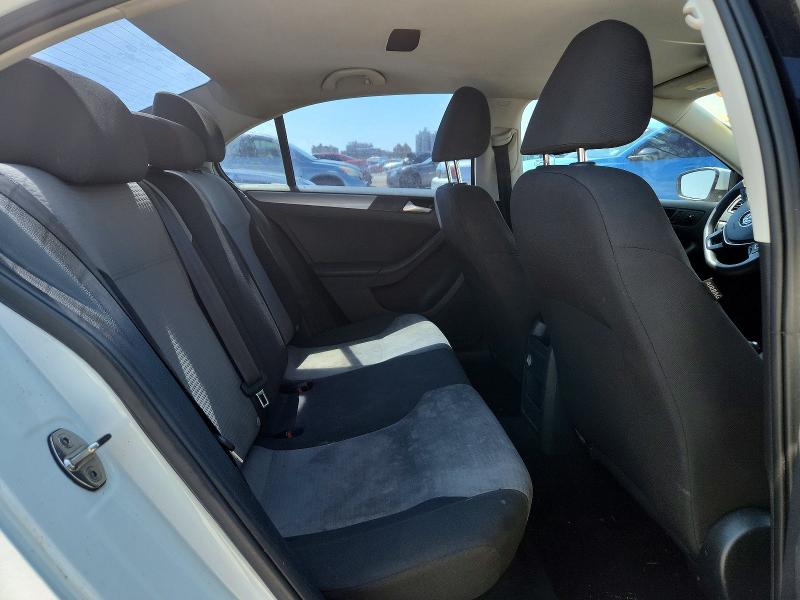 60672826 :رقم المزاد ، 3VW2B7AJ7HM290312 vin ، 2017 Volkswagen Jetta مزاد بيع