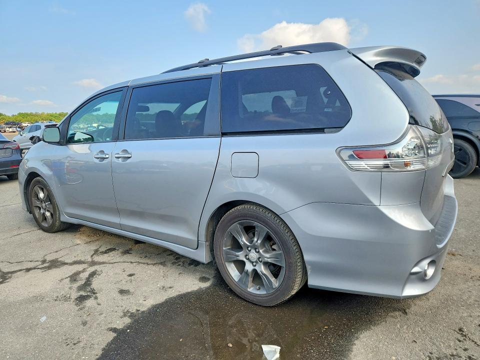 64288986 :رقم المزاد ، 5TDXK3DC3FS671523 vin ، 2015 Toyota Sienna مزاد بيع