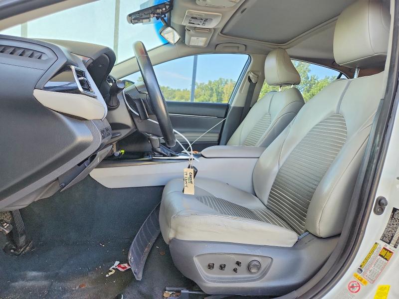 64429176 :رقم المزاد ، 4T1B11HK1JU035136 vin ، 2018 Toyota Camry مزاد بيع