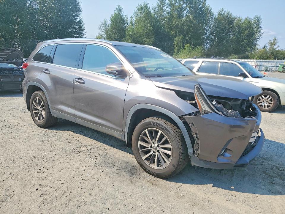 Продажа на аукционе авто 2019 Toyota Highlander, vin: 5TDJZRFHXKS597881, номер лота: 64789046