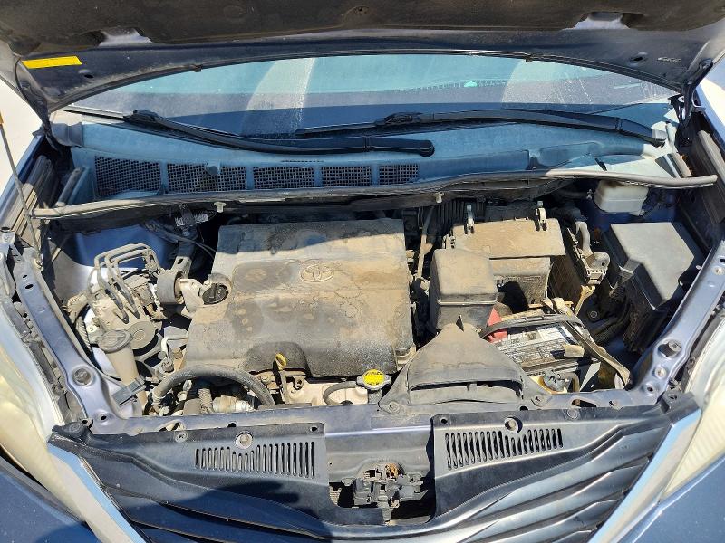 64367516 :رقم المزاد ، 5TDKK3DCXDS382565 vin ، 2013 Toyota Sienna مزاد بيع
