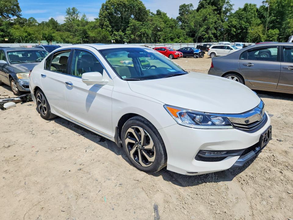 Auction sale of the 2016 Honda Accord, vin: 1HGCR2F82GA081830, lot number: 63635356