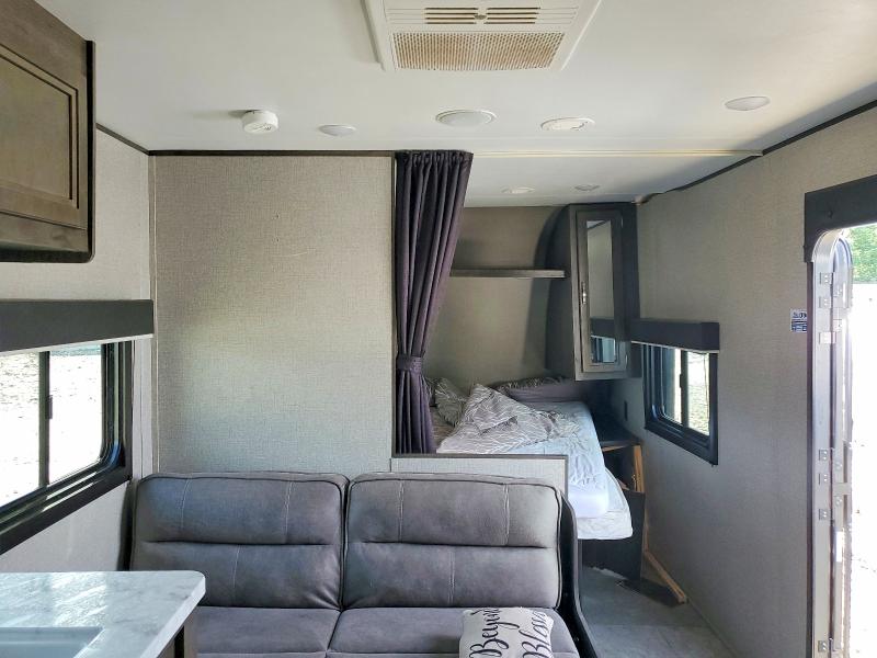 63374956 :رقم المزاد ، 1UJBJ0BM2L17L0125 vin ، 2020 Jaco Jay Flight Rv Camper مزاد بيع