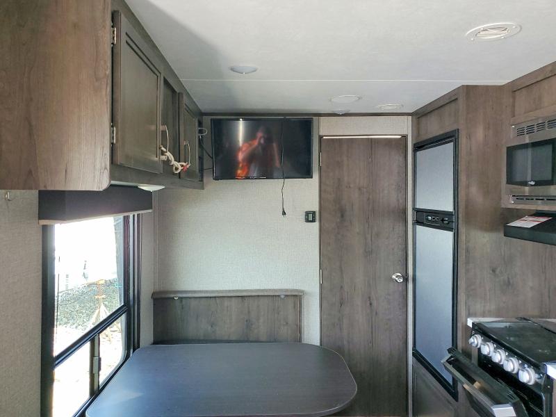 63374956 :رقم المزاد ، 1UJBJ0BM2L17L0125 vin ، 2020 Jaco Jay Flight Rv Camper مزاد بيع