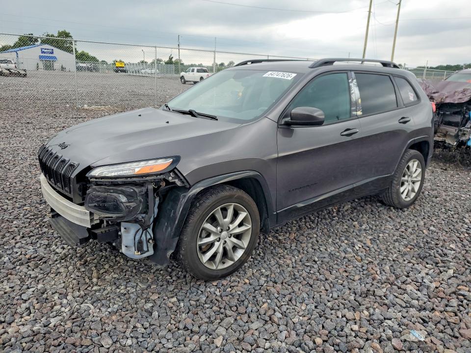 64747626 :رقم المزاد ، 1C4PJLCB4JD588957 vin ، 2018 Jeep Cherokee مزاد بيع