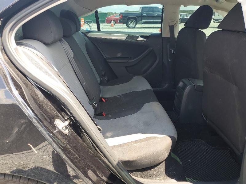 61230476 :رقم المزاد ، 3VW167AJ4HM327977 vin ، 2017 Volkswagen Jetta مزاد بيع