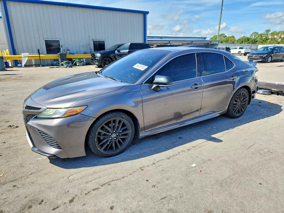 2018 Toyota Camry მანქანა იყიდება აუქციონზე, vin: 4T1B61HK1JU120012, აუქციონის ნომერი: 66349136