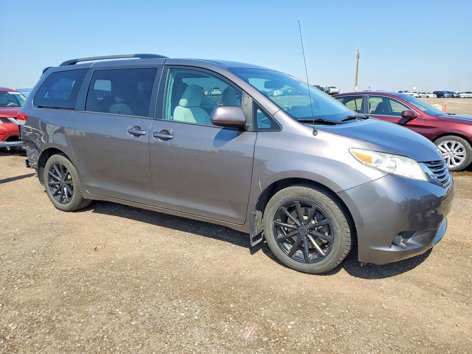 2013 Toyota Sienna მანქანა იყიდება აუქციონზე, vin: 5TDKK3DC1DS366559, აუქციონის ნომერი: 64560206