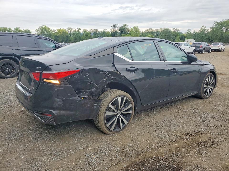 66640666 :رقم المزاد ، 1N4BL4CWXNN302340 vin ، 2022 Nissan Altima مزاد بيع