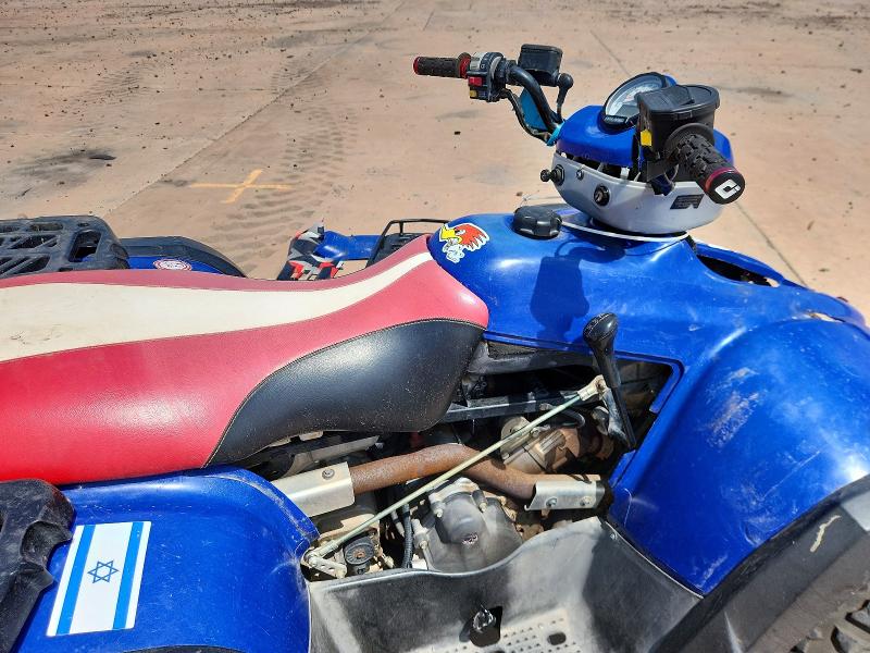 64110756 :رقم المزاد ، 4XACH59AX4A333943 vin ، 2004 Polaris Sportsman مزاد بيع