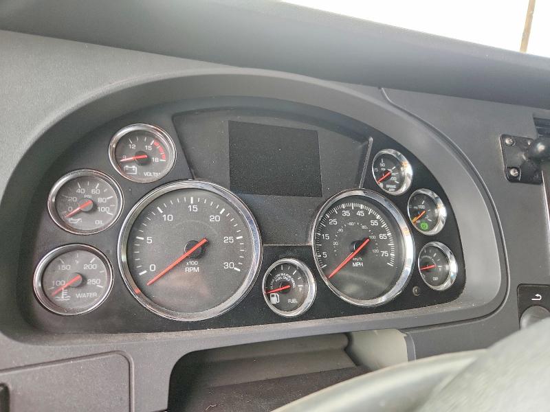 Продажа на аукционе авто 2022 Kenworth T680, vin: 1XKYDP9X8NJ485266, номер лота: 60662486