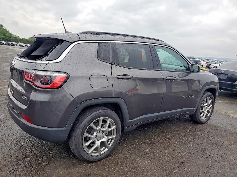 63425986 :رقم المزاد ، 3C4NJDFB8NT112218 vin ، 2022 Jeep Compass مزاد بيع
