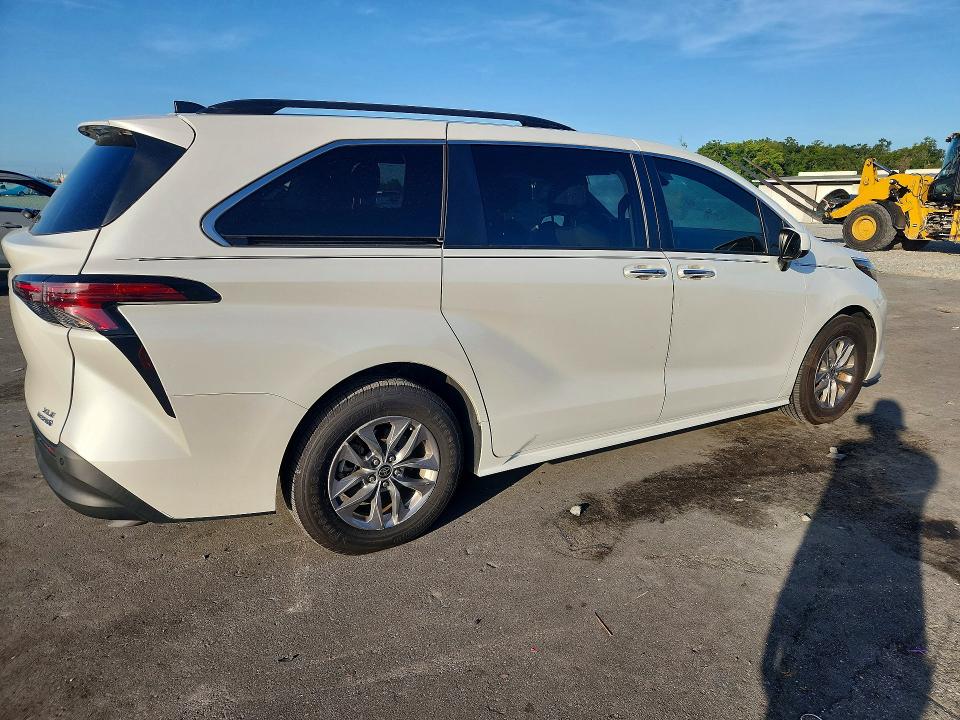 Продажа на аукционе авто 2022 Toyota Sienna, vin: 5TDYRKECXNS104894, номер лота: 63992396